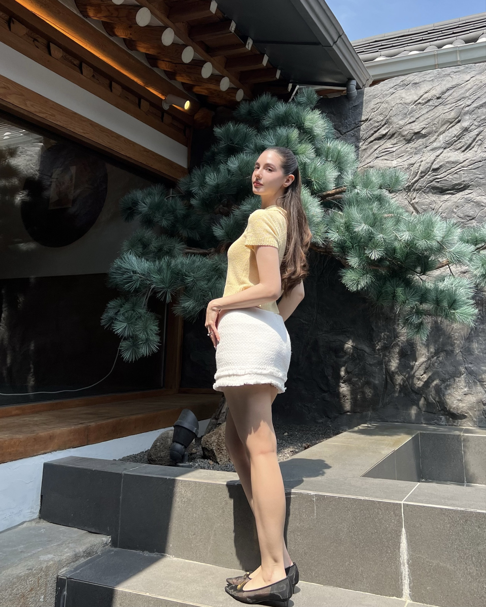 Skirt - Three Times
Shoes- Charles & Keith