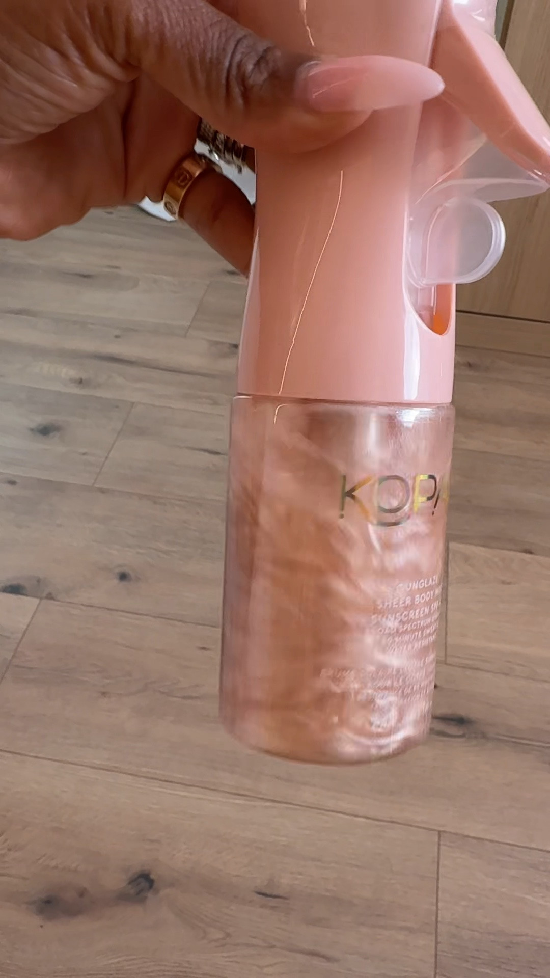 Scroll to shop! ✨ My favorite body SPF. Everything is linked below.👇🏾

Color: Rose Gold

Desliza para comprar. ✨ Mi protector solar corporal favorito.

📲 Download the free LTK app & follow me @kirasfashionfinds to shop all my daily finds.

#LTKSeasonal #LTKselfcare #LTKBeauty