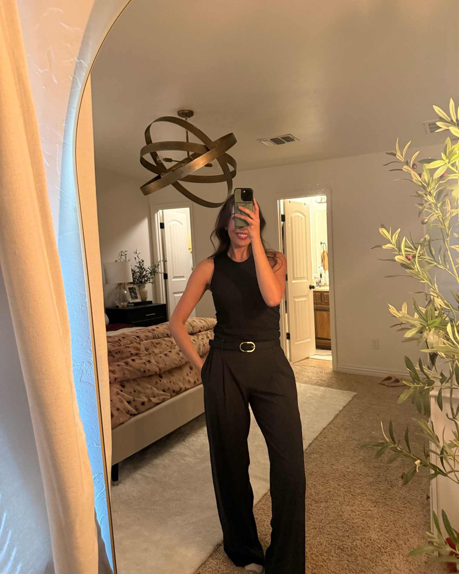 these Vuori pants are the most chic and adorable pants. Spice it up with a belt or keep it trendy with the low rise vibe 

Pants: small
Alo tank: medium
Vuori tank & cardigan: small