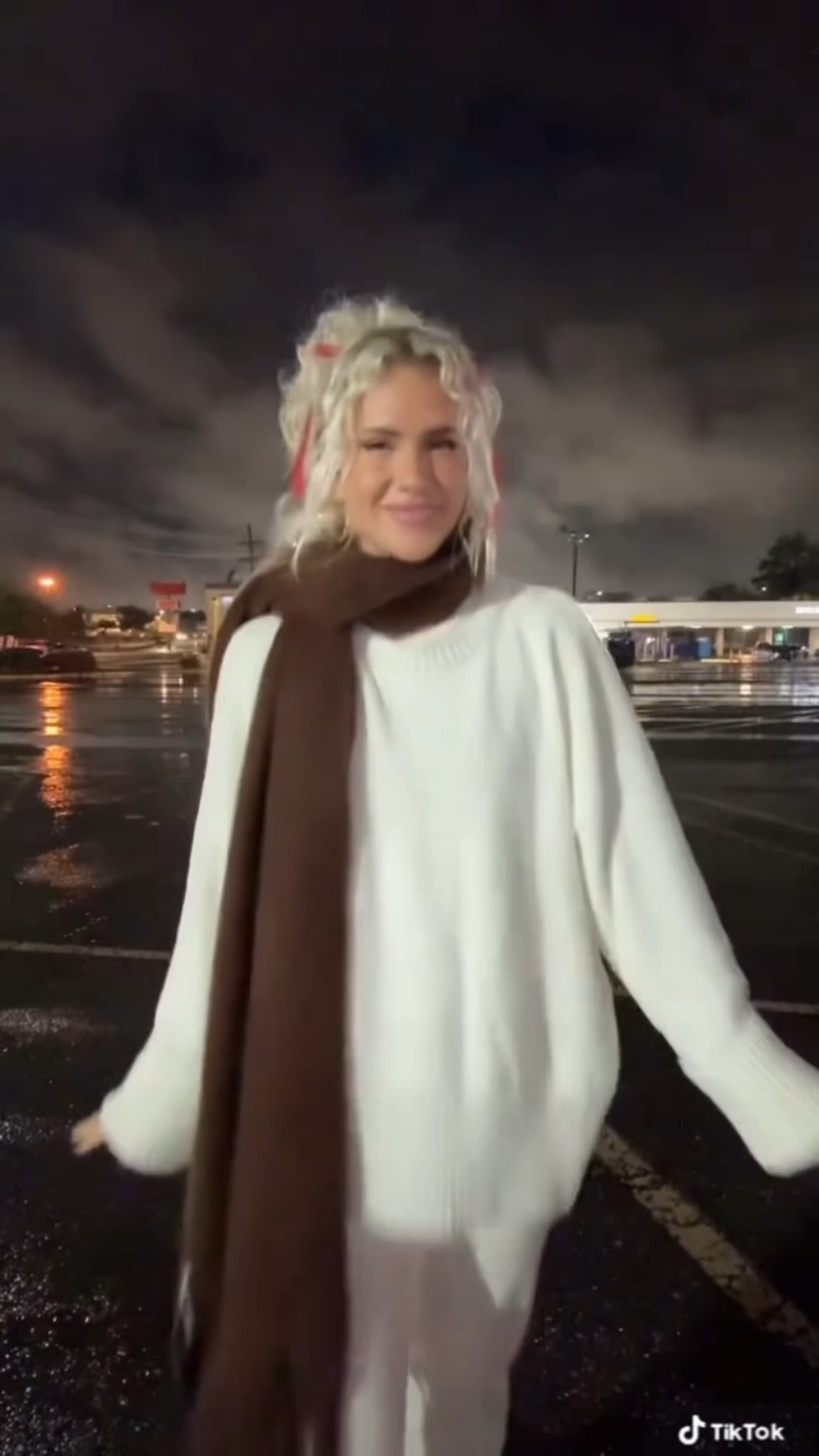 This sweater is my absolute favorite rn!!! Wearing a large 

#LTKSeasonal #LTKHoliday #LTKsalealert