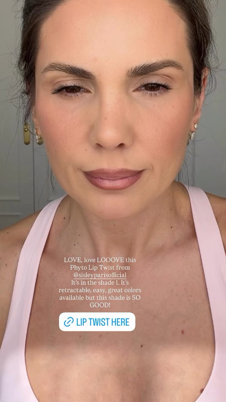 LOVE, love LOOOVE this Phyto Lip Twist from @sisleyparisofficial 
It’s in the shade 1. It’s retractable, easy, great colors available but this shade is SO GOOD!