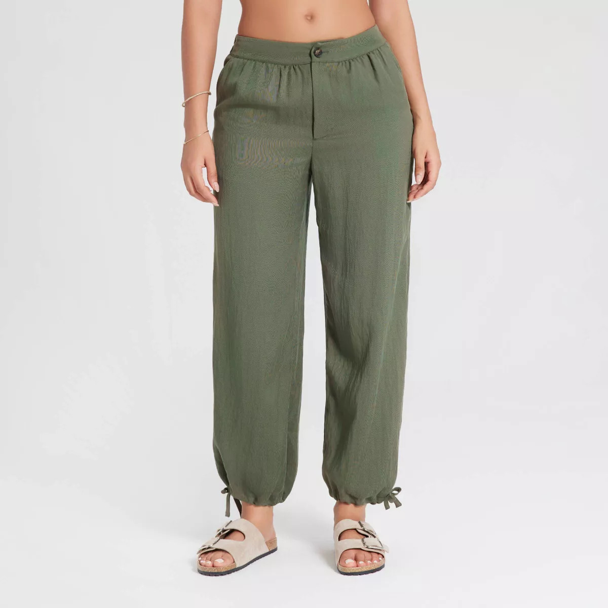 Women's Mid-Rise Barrel Leg Pull-On Pants - Universal Thread™ | Target