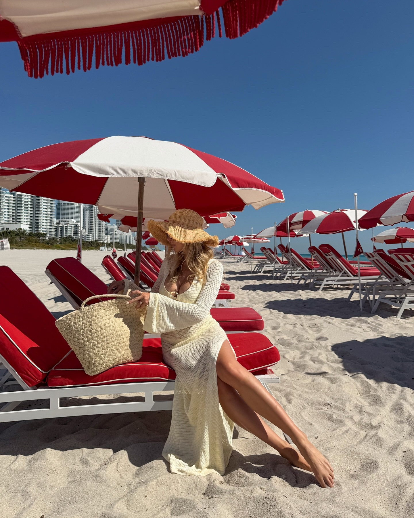 Nothing better than a good beach day with the best squad ✨ 

📍 @faena @faenamiamibeach
#faena #faenamiamibeach