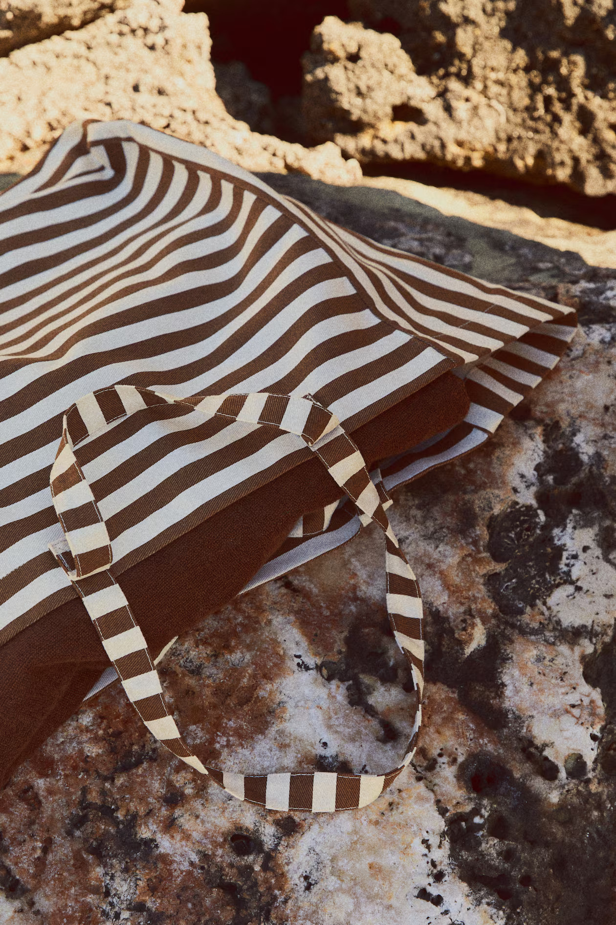 Cotton canvas beach bag | H&M (UK, MY, IN, SG, PH, TW, HK)