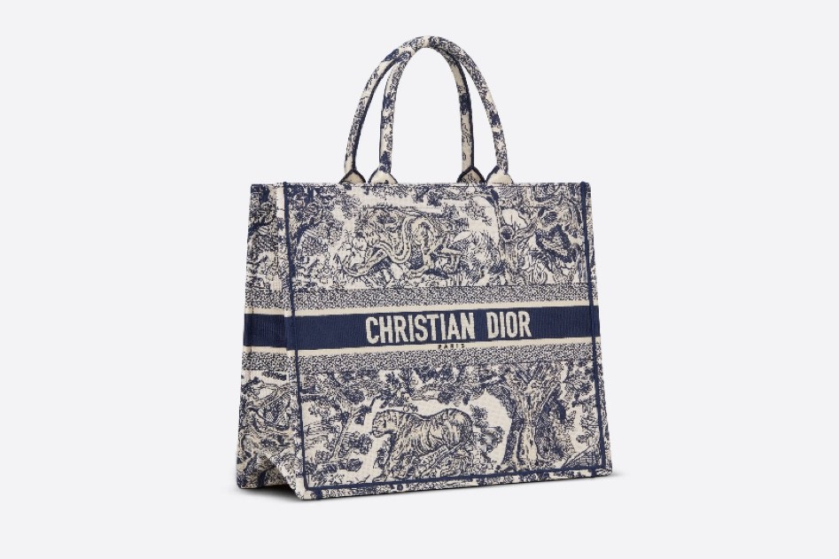 Dior Book Tote (Medium & Large) 


#LTKitbag #LTKGiftGuide #LTKSeasonal