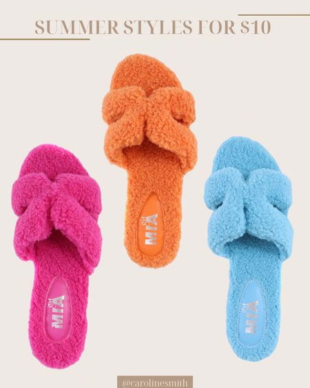 Comfy slides for $10

Summer shoe, shoe sale, fuzzy slipper 

#LTKshoecrush #LTKsalealert #LTKGiftGuide