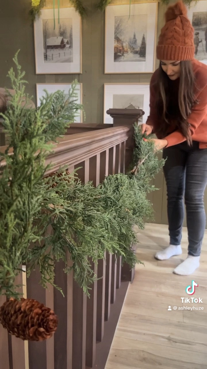 Garland hack- use command hooks + binder clips to hang, and your garland won’t be going anywhere!

#garlandtips #garlandhack

#LTKSeasonal #LTKHoliday