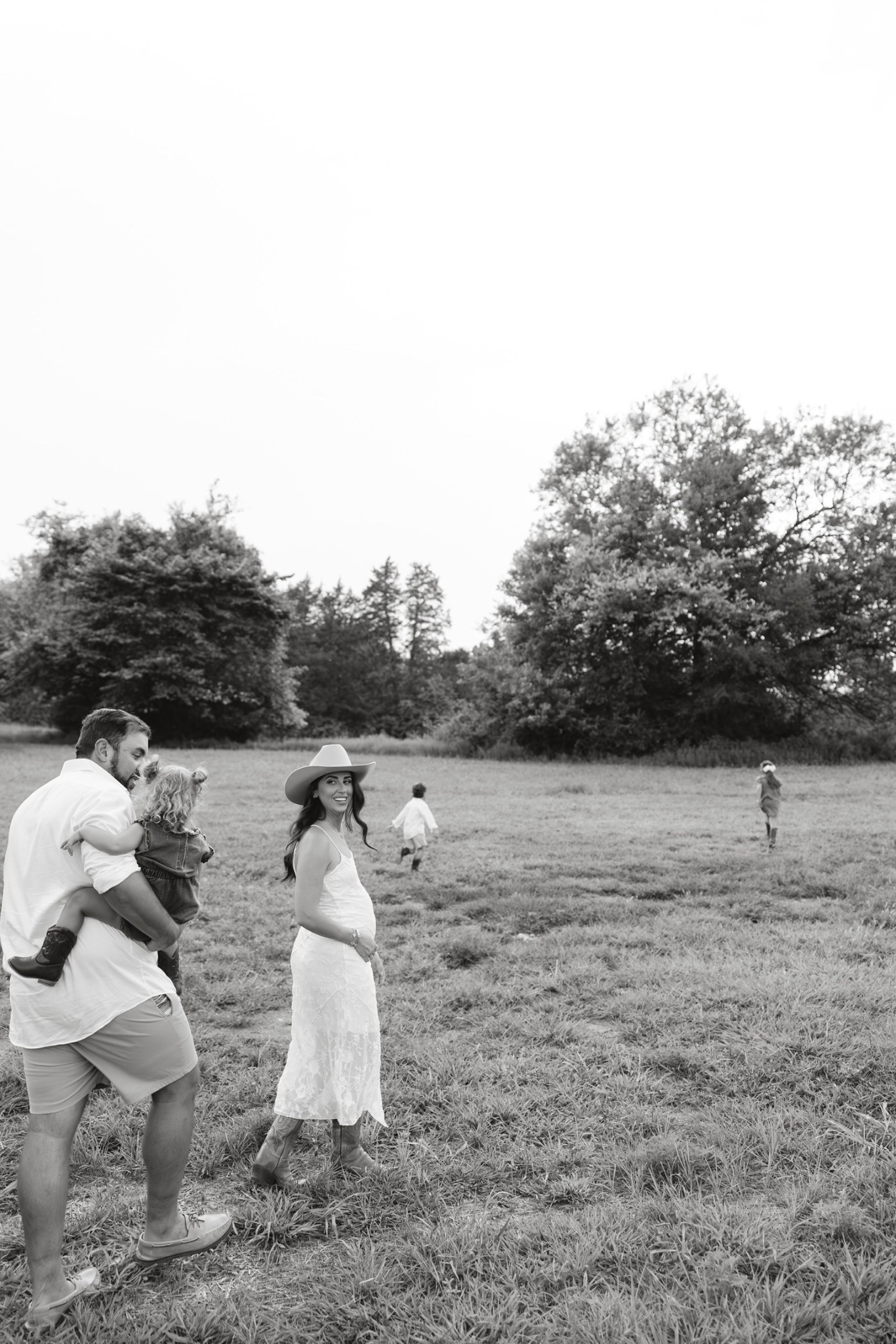 Fall family photos outfit ideas🫶🏼✨

fall family photos, fall family pictures, fall family outfit ideas, family photo session, nashville, mom of 3, Dede Raad, Dress up Buttercup 

#LTKFamily #LTKStyleTip #LTKFindsUnder100