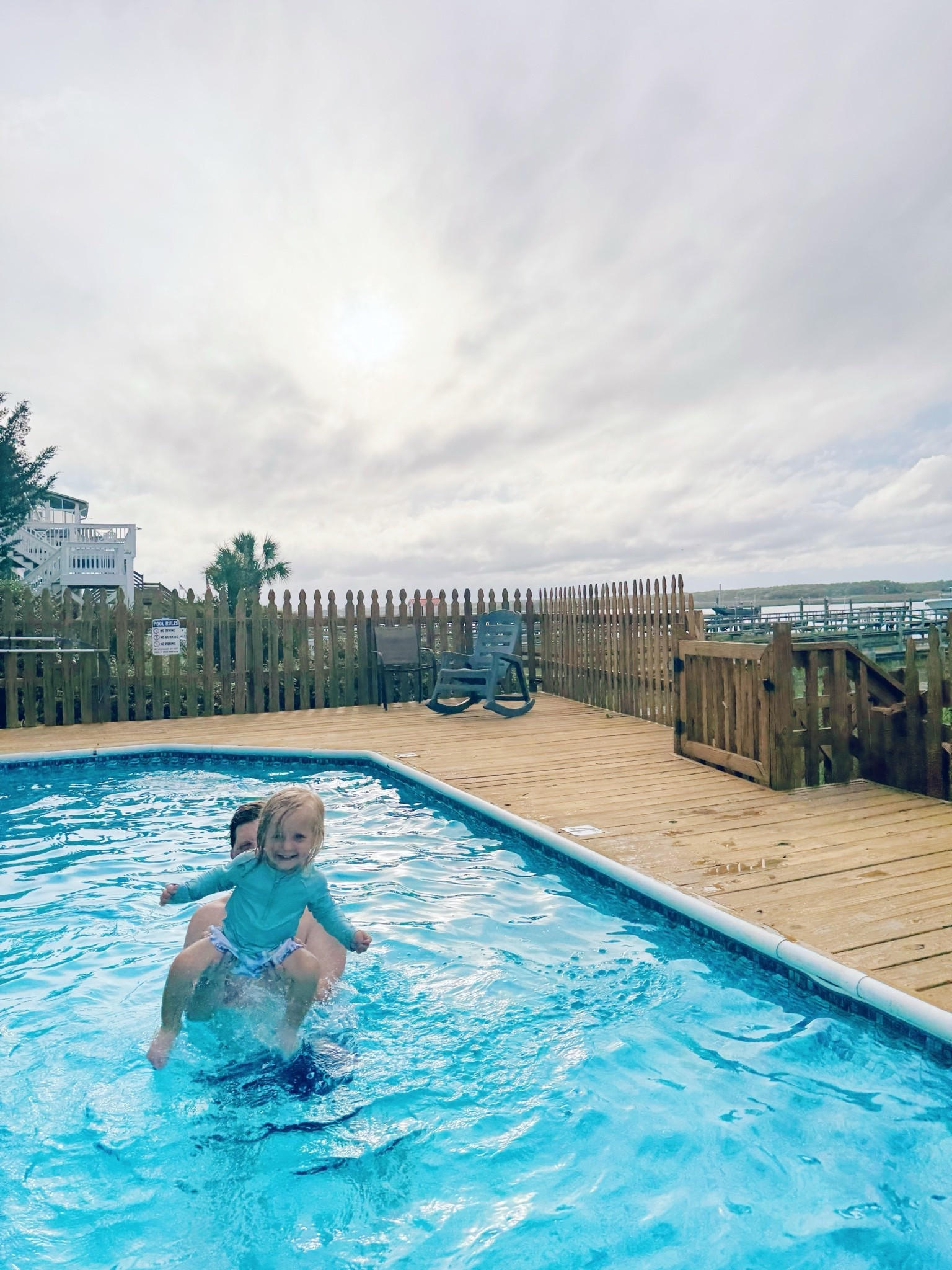 Dolphin 🐬 (!!) spotting right off of our dock 😍, dinner 🍽️  by the pool 💦, and all the cousin fun 🤩 over here 🩵 for our MDW cookout!! 🇺🇸🌭❤️🍔💙