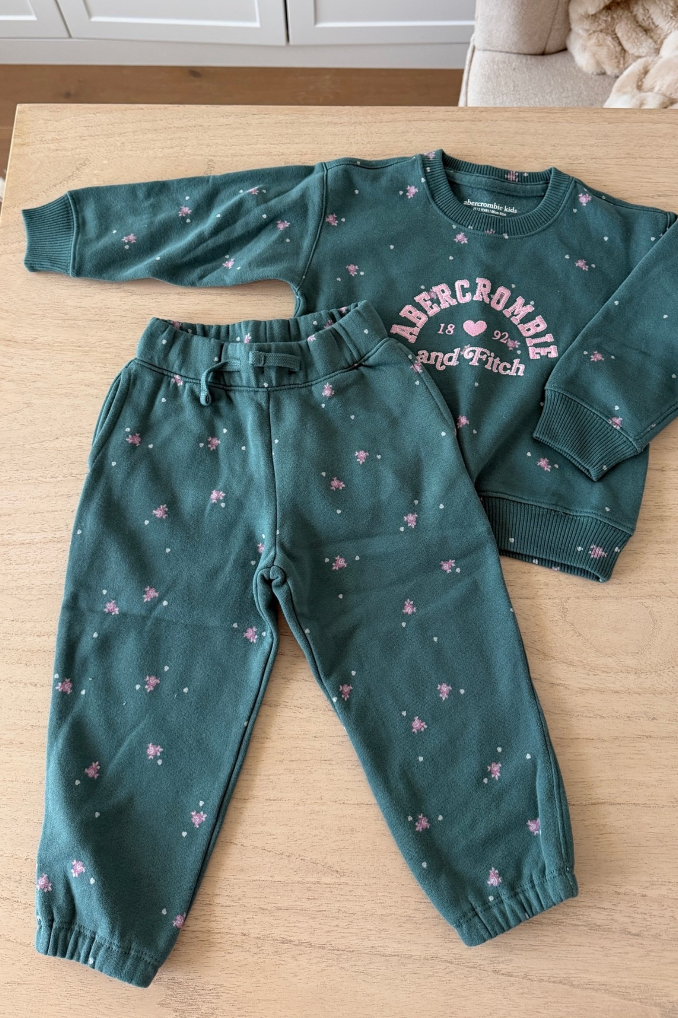 lucy’s new set 😍 new one in my size asap lol.