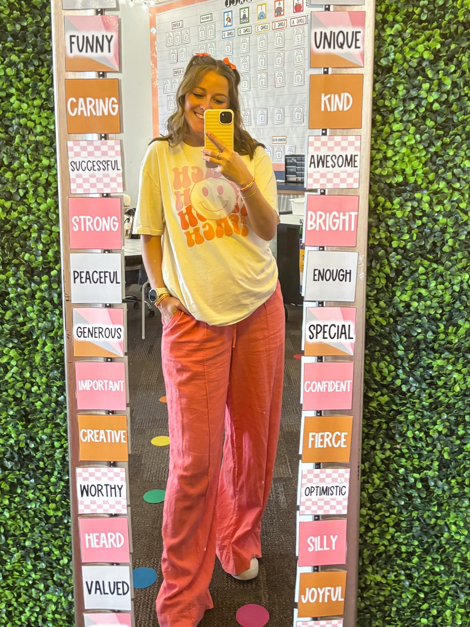 Teacher Style

Teacher fashion  teacher outfit  wide leg pants  linen pants  hair accessories  mini hair bows  sneakers