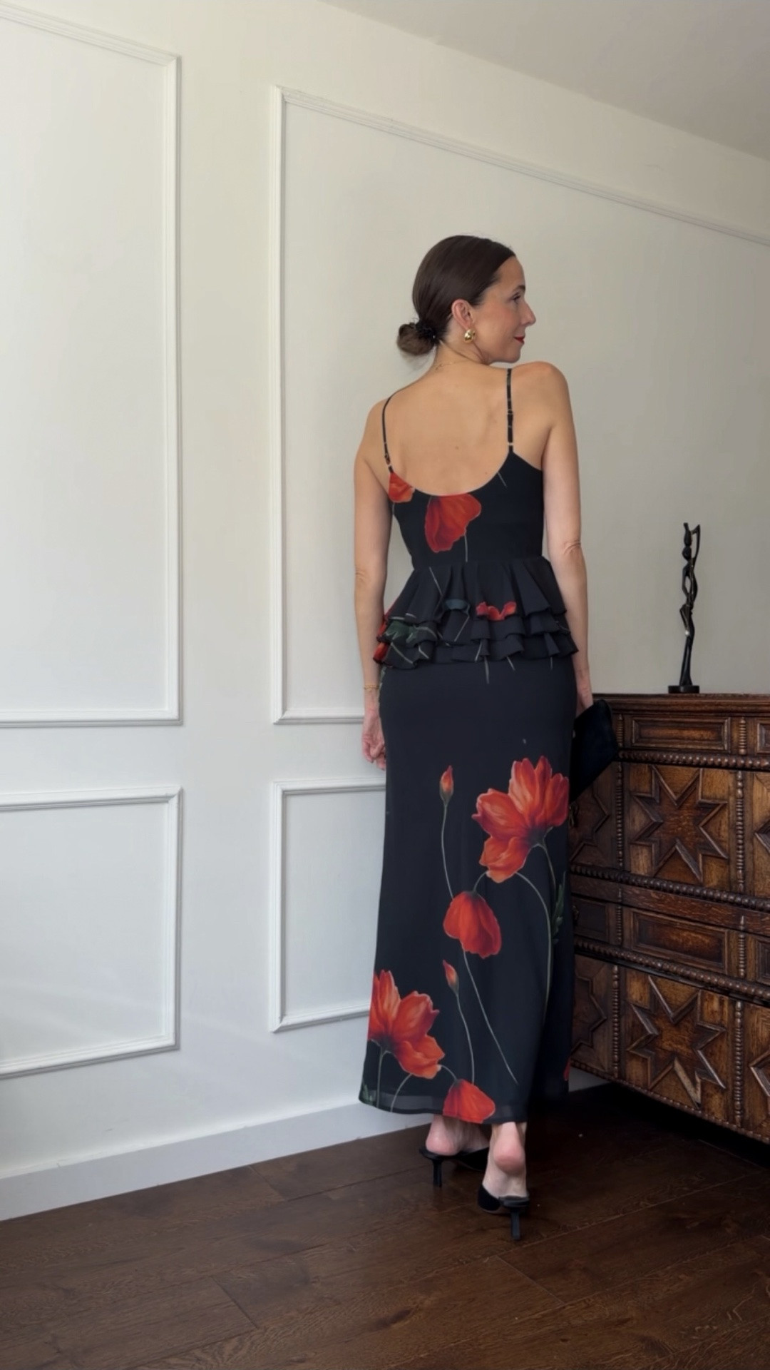 I’m wearing a small or UK 8 in all the dresses 

Autumn occasionwear, long-sleeved dress, black dress

#LTKuk #LTKpartywear #LTKdresses