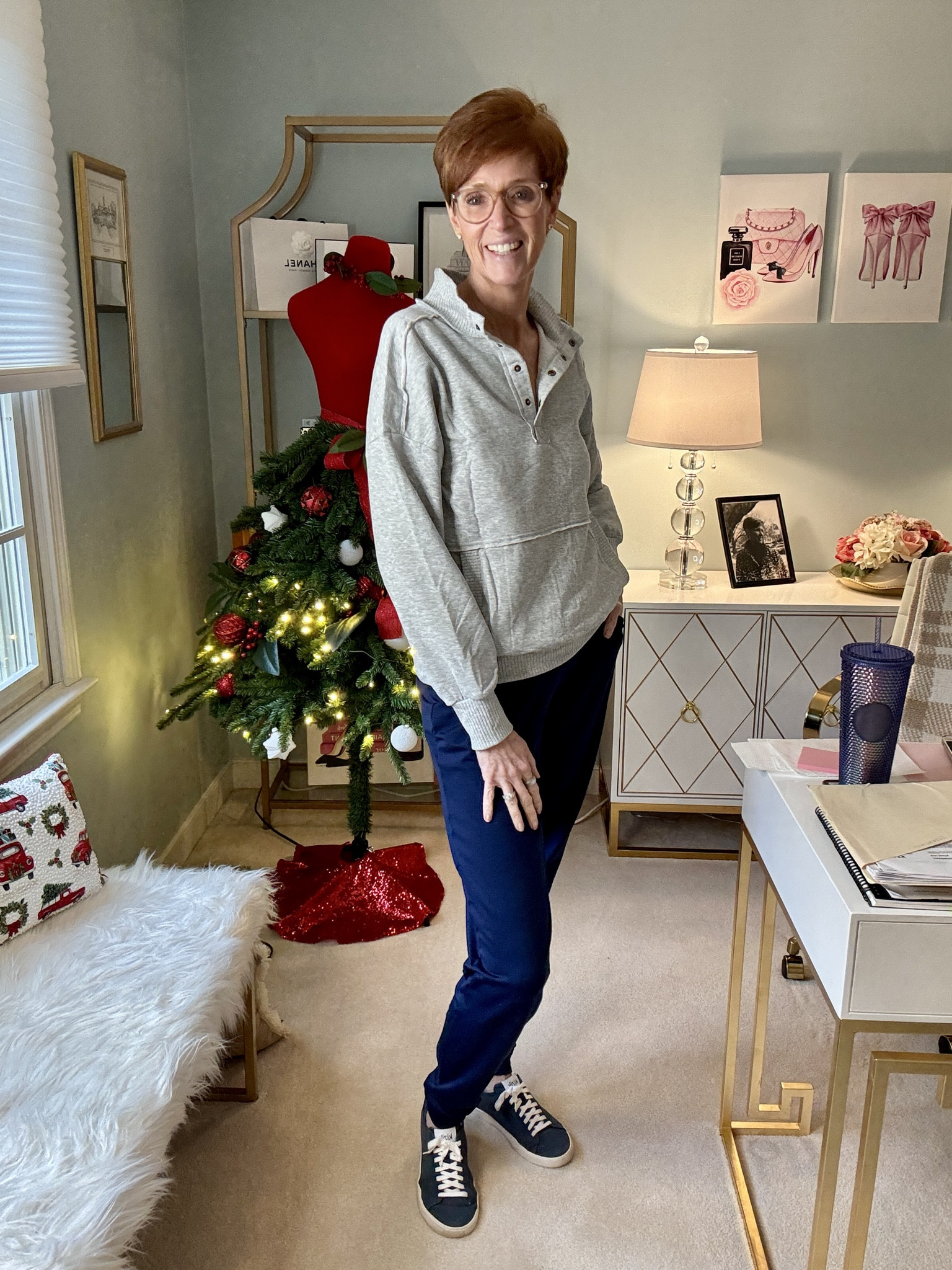 These are the sweatshirts I keep reaching for when I want easy, casual outfits that still feel put together. #ad #paidpartnership

From waffle knits to stand-neck styles, these are the kinds of pieces that work with real life — errands, travel days, school drop-offs, and everything in between.

✔ relaxed but not sloppy ✔ soft, wearable fabrics ✔ perfect with jeans, leggings, or joggers ✔ easy layering staples

I’m sharing four styles I tried on all from Shewin on Amazon and all linked in my LTK shop.

https://liketk.it/5HipC

👉 Which one would you wear most — grey, mauve, or burgundy? Tell me below, and don’t forget to save this so you have it when you’re getting dressed on busy mornings.

 @shewin.official

#womensfallfashion2025 #sweatshirtforwomen #falloutfitsforwomen2025 #shewin


#LTKFindsUnder50 #LTKTall #LTKOver40