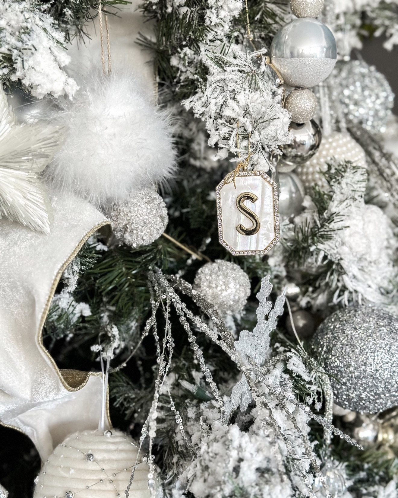 Personalized ornaments and stocking tags add a warm touch to the season. It’s the little details that make Christmas at home feel truly special. 🤍








#ChristmasDecor
#HolidayHome
#PersonalizedOrnaments
#StockingTags
#ChristmasInspo
#CozyLivingRoom
#HolidayStyling
#ChristmasAesthetic
#HomeForTheHolidays
#FestiveHome
#HolidayDetails
#HolidayDecorIdeas

#LTKHoliday #LTKGiftGuide #LTKSeasonal