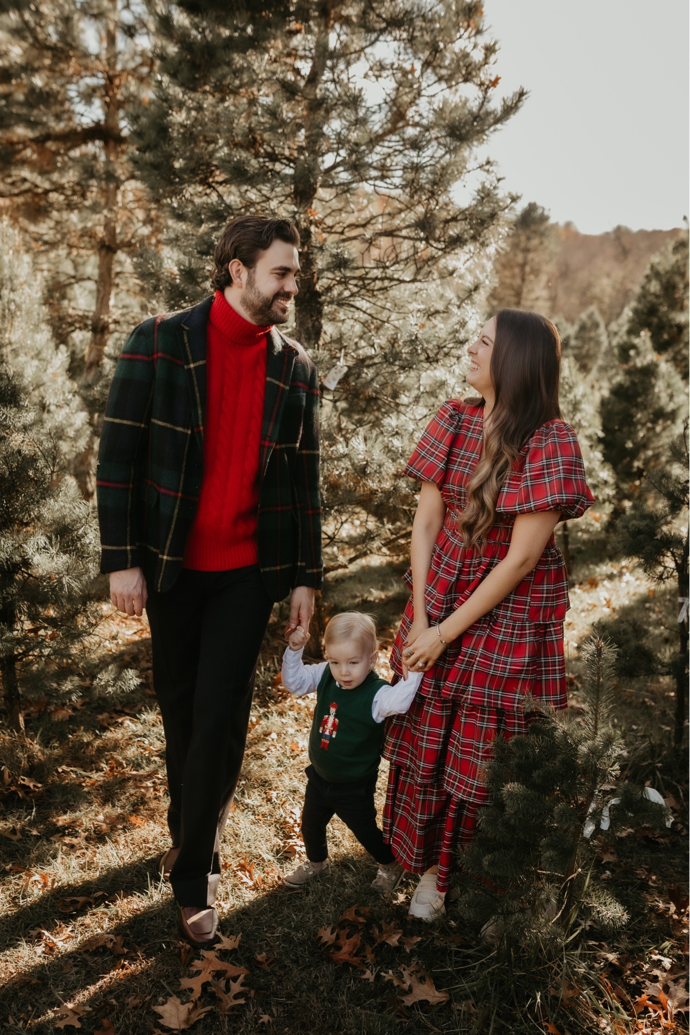 Christmas family photo outfits for the holidays! 

#LTKFamily #LTKSeasonal #LTKHoliday