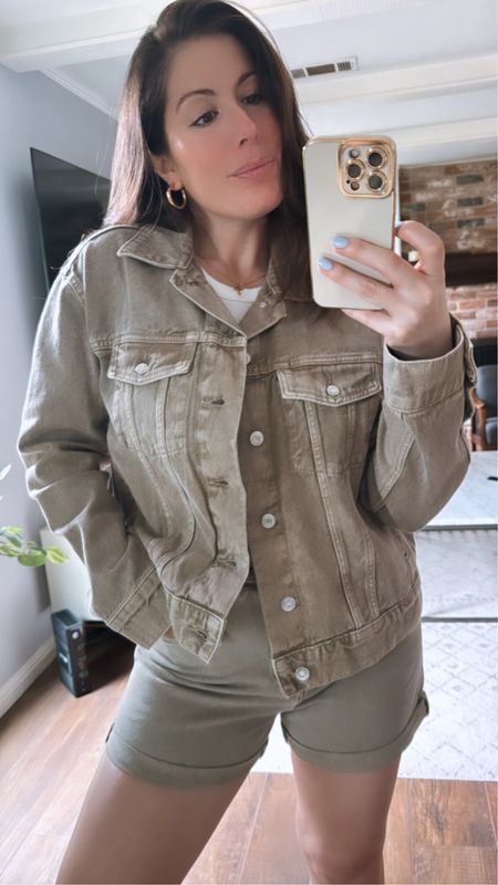 Shorts run small.  I sized up 2 sizes and may have been better if I sized up 3.

Jacket is size large and love the oversized look. 

HM jacket and shorts | denim shorts | spring outfits 

#LTKfindsunder100 #LTKstyletip #LTKfindsunder50