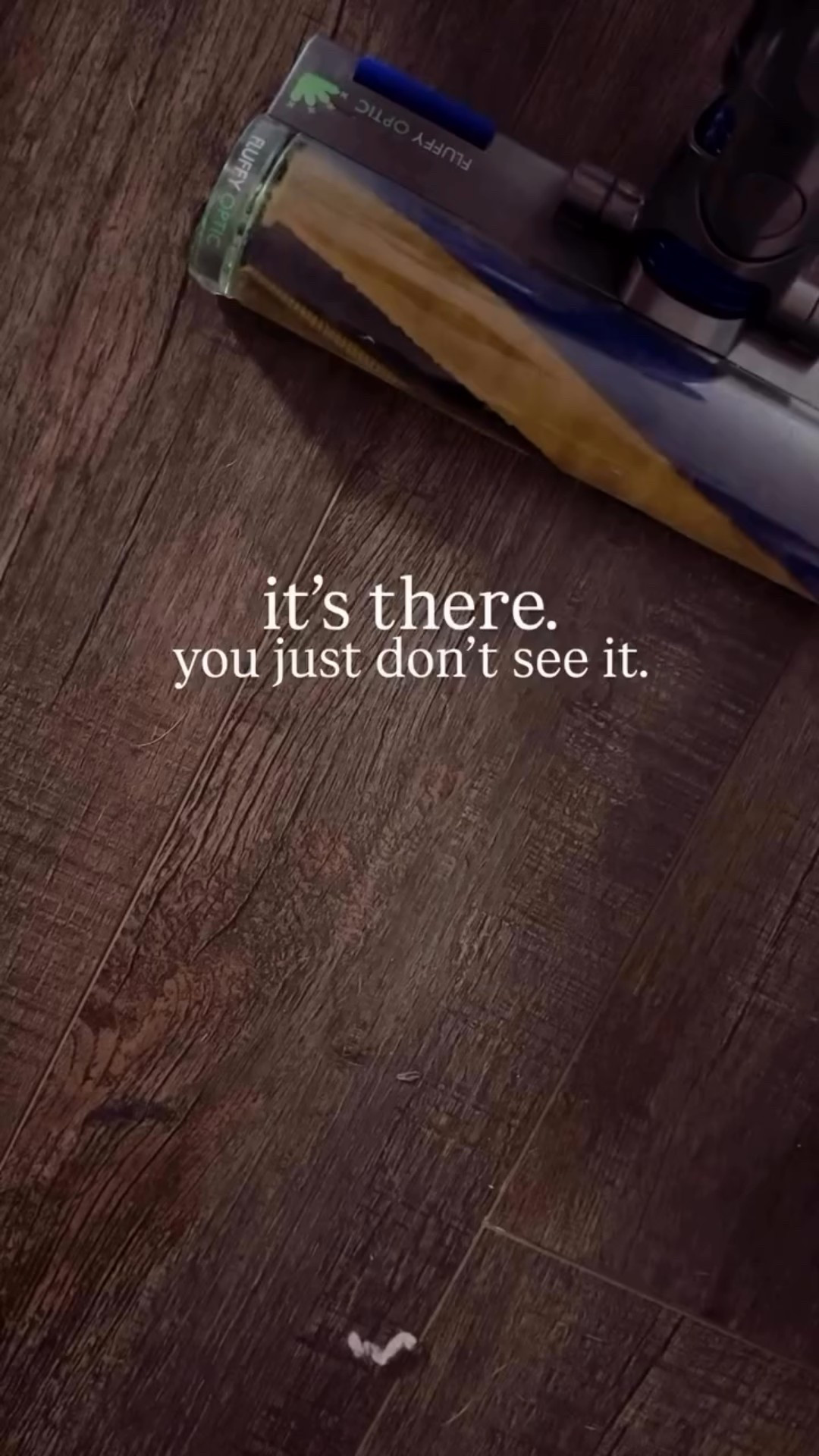 It’s there. You just don’t see it. The vac you need for hard floors. Comment LIGHT and I’ll DM you the link 🔗💚 #vacuum #cleaning #cordlessvac #cleaningmotivation #cleaningday #homecleaning