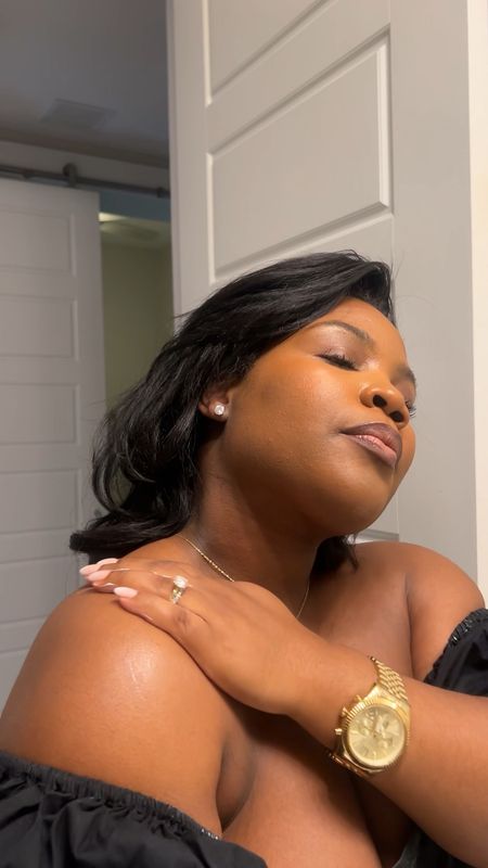 #Ad Getting dressed for date night is truly one of my favorite things to do, and picking out the perfect fragrance is an important detail to me. I love to layer lotions and body creams that work well with the fragrance I’ve chosen for the night, which is why I love @sheamoisture’s Coconut Hibiscus Illuminating Body Lotion. #AD #SheaMoisturePartner 

As a sweet scent girlie, it truly makes for the perfect layering scent, but the GLOW it leaves on my skin is the ultimate win. It’s truly an illuminating moisturizer for any dull or dry skin. 

How important is your fragrance and layering combo to you? 

You can pick SheaMoisture’s Coconut and Hibiscus Illuminating Body Lotion at a @Target near you or with the LTK link in my bio. #TargetPartner #TargetStyle


#LTKbeauty #LTKfindsunder50 #LTKmidsize
