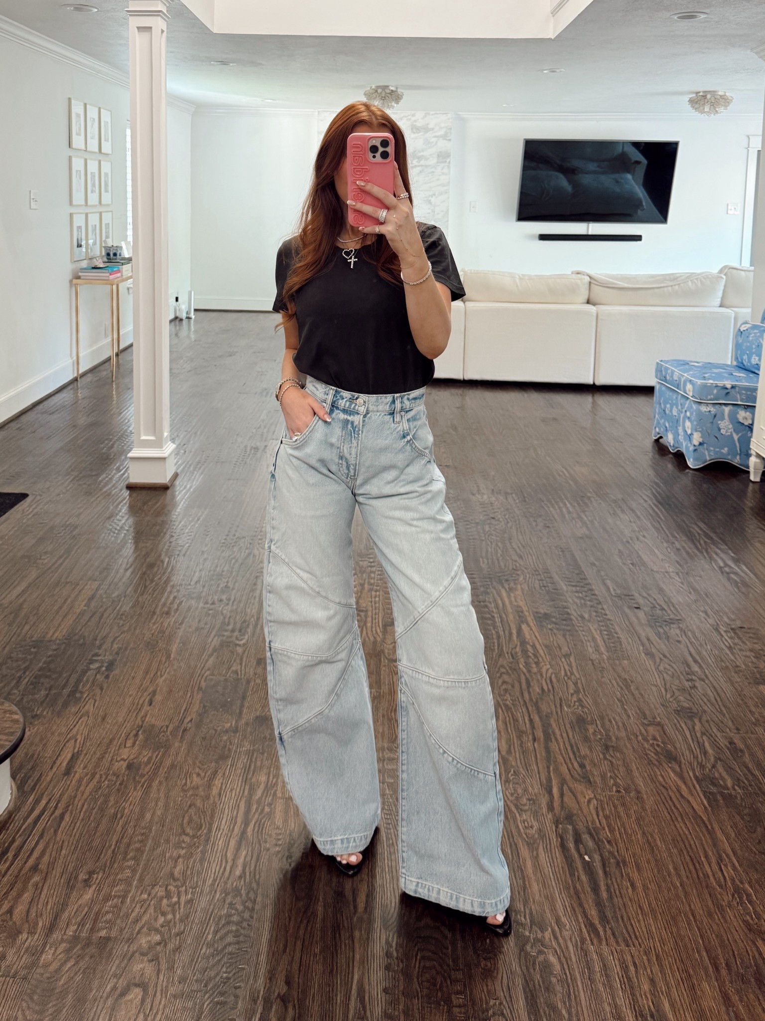 Friday ootd !!! Loving the horseshoe / barrel jean!

#LTKStyleTip #LTKPetite #LTKSeasonal