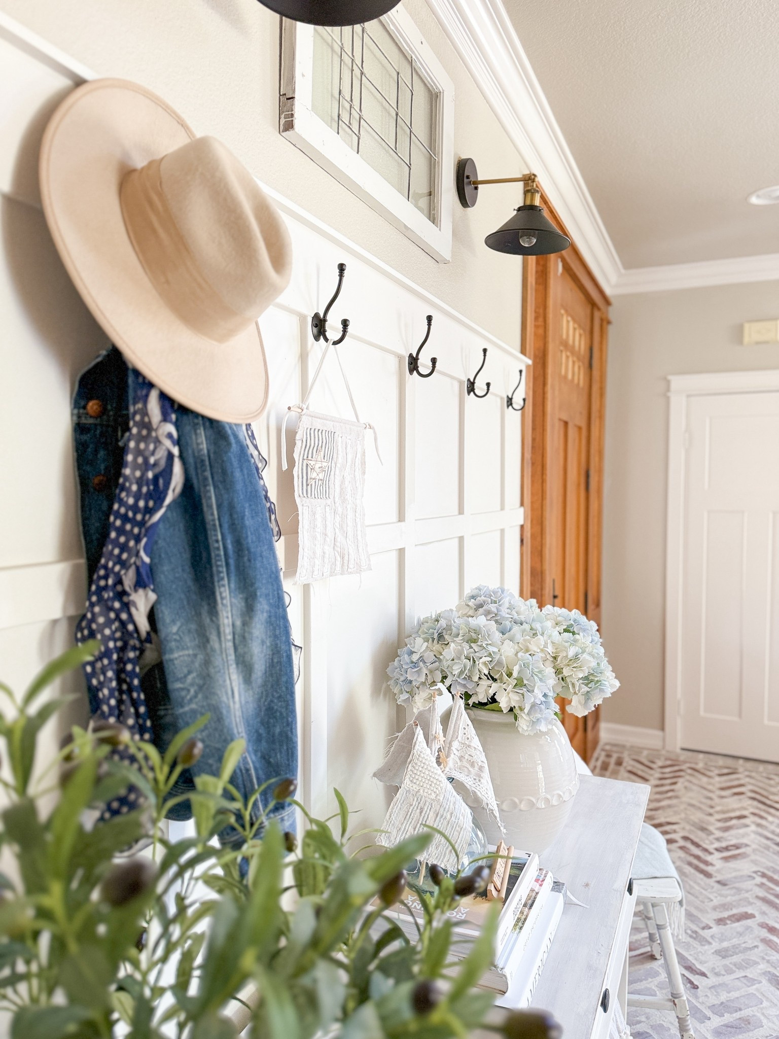 Americana front entryway decor 

#LTKSummerEdit #LTKSeasonal #LTKOver40