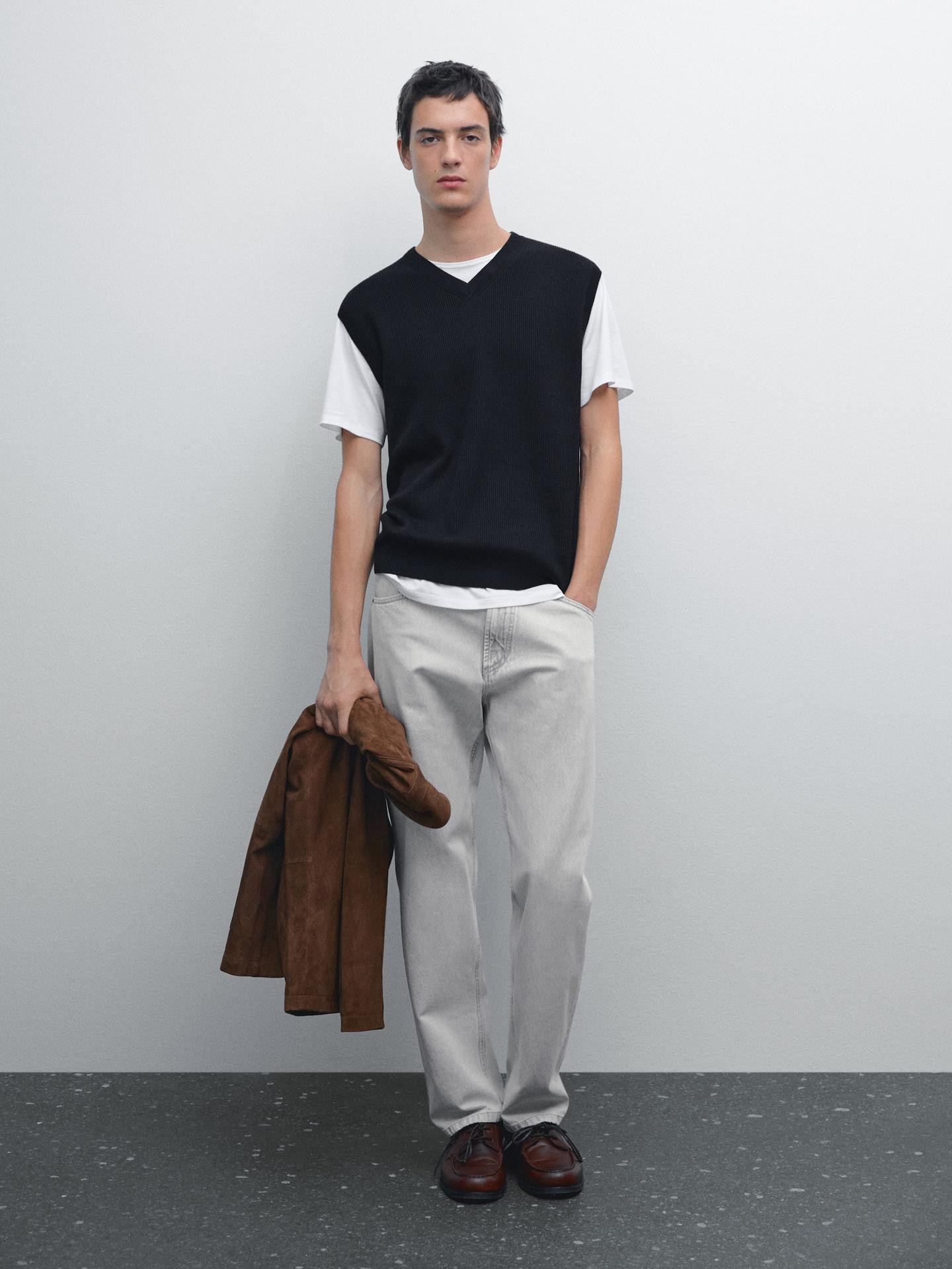 V-neck knit vest | Massimo Dutti US