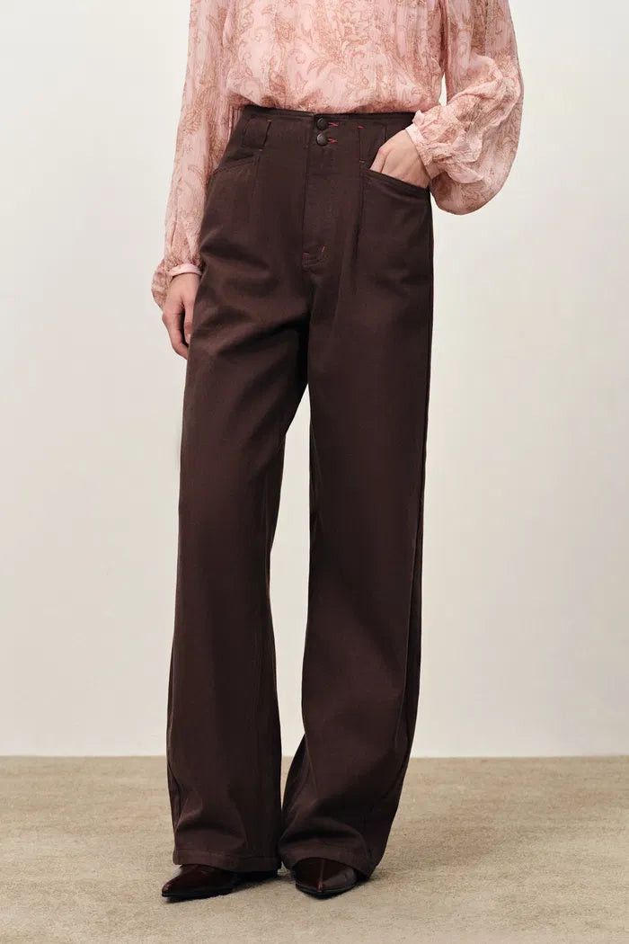 Soft Sculpture Contrast Stitch Curved Seam Jeans in Cotton Denim | Fabrique