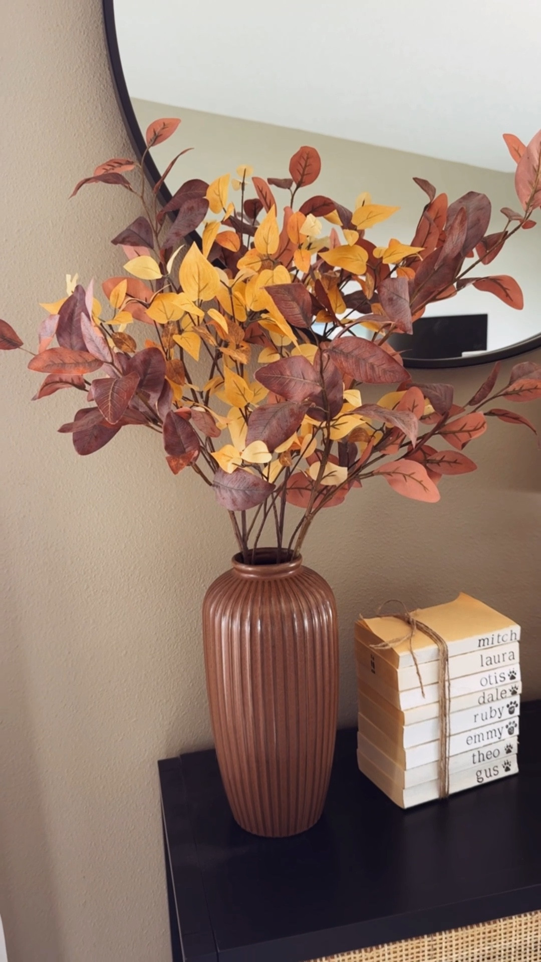 A touch of fall 🍁🍂

#LTKSeasonal #LTKHome #LTKVideo