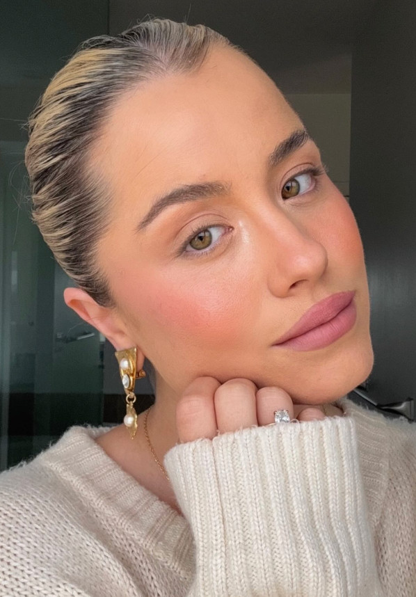 Mom life 🤝🏻 slicked back bun @daehair 🍨 

 #LTKgrwm #LTKmomlife #LTKBeauty