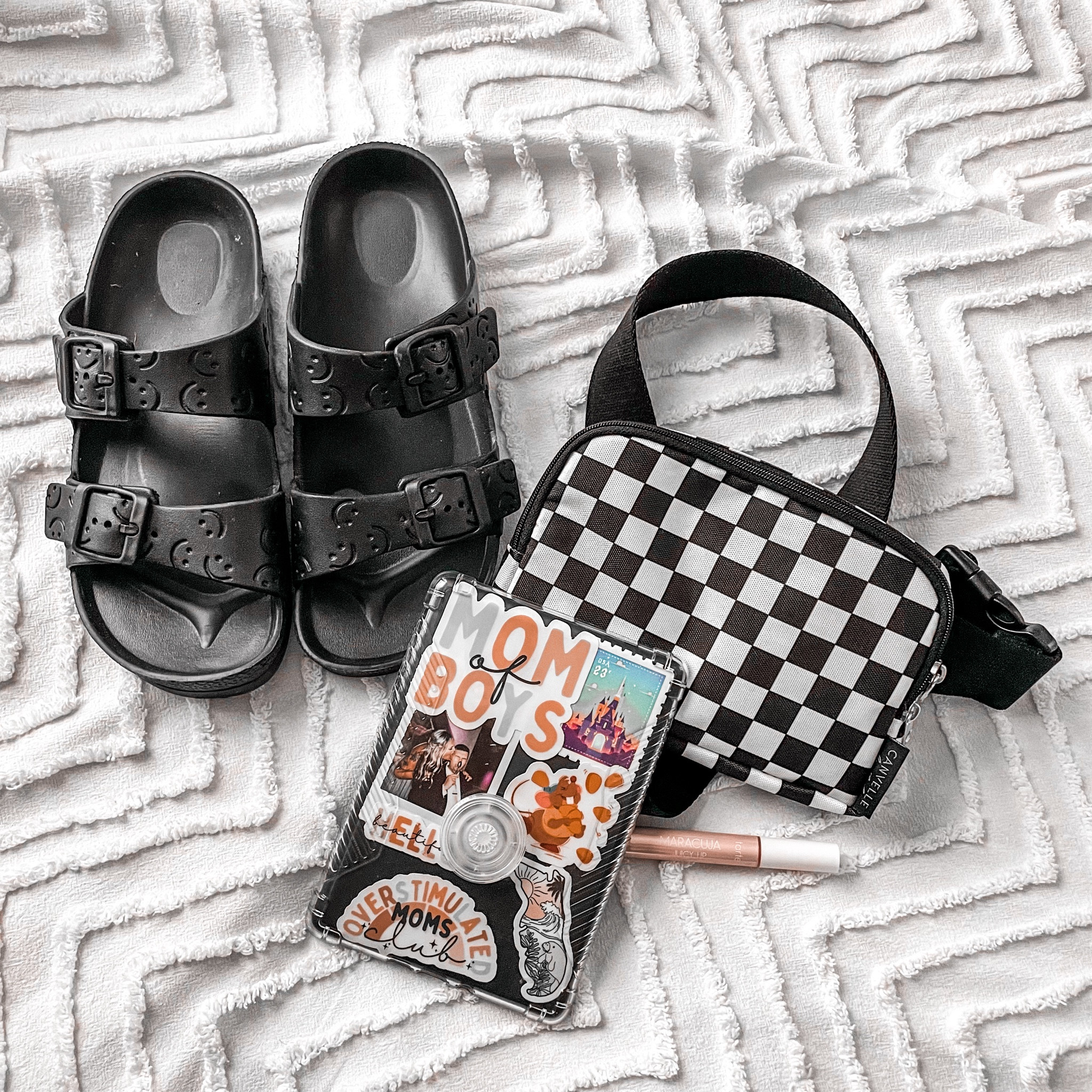 4 things I don’t leave the house without these days:

• $10 Walmart sandals
• maracuja @tartecosmetics juicy lip
• @canvelle belt bag
• @amazonkindle 

#LTKItBag #LTKPlusSize #LTKSeasonal