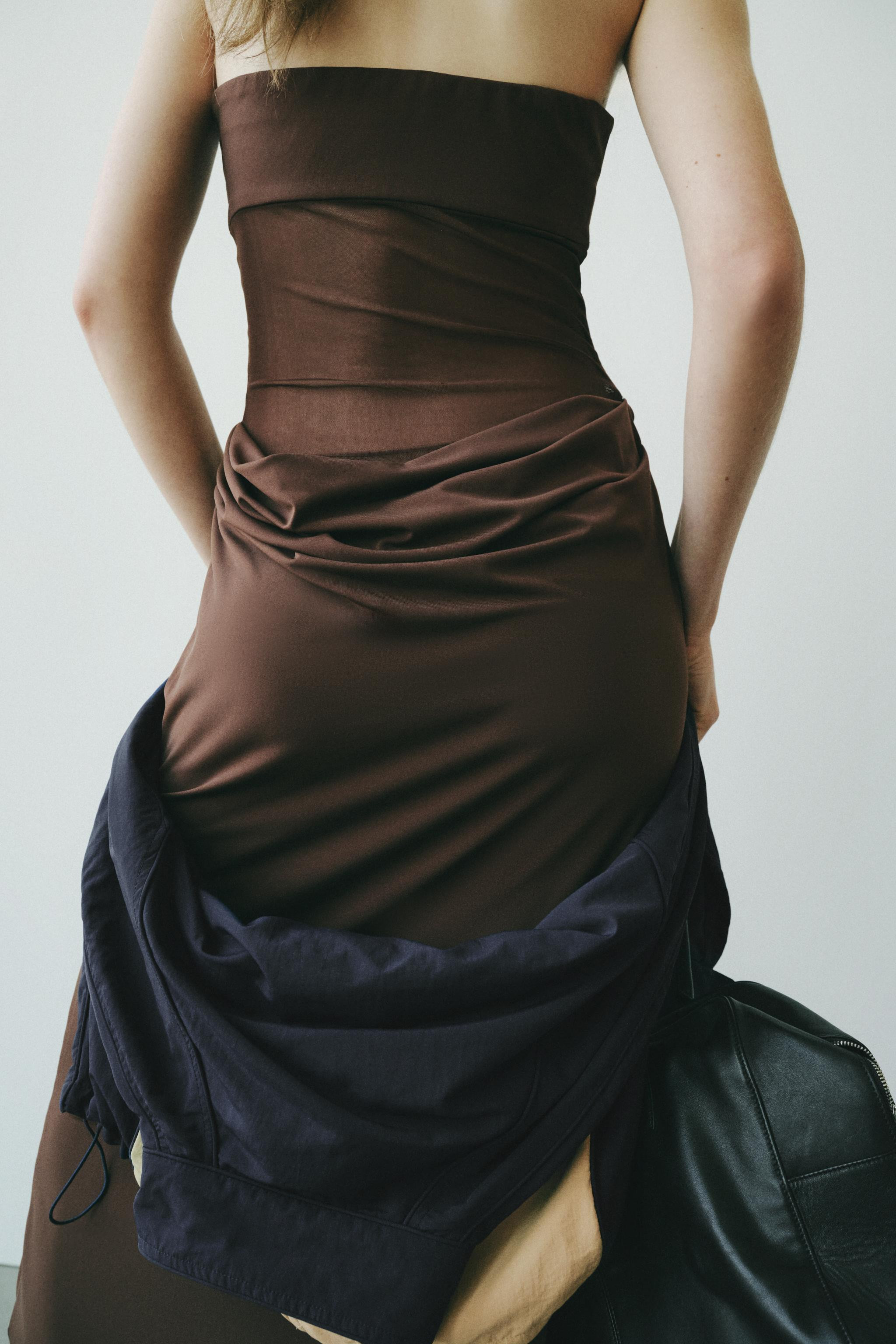 Straight neck strapless dress. Tonal semi-sheer fabric and draped detail. Side hidden in-seam zip... | Zara US