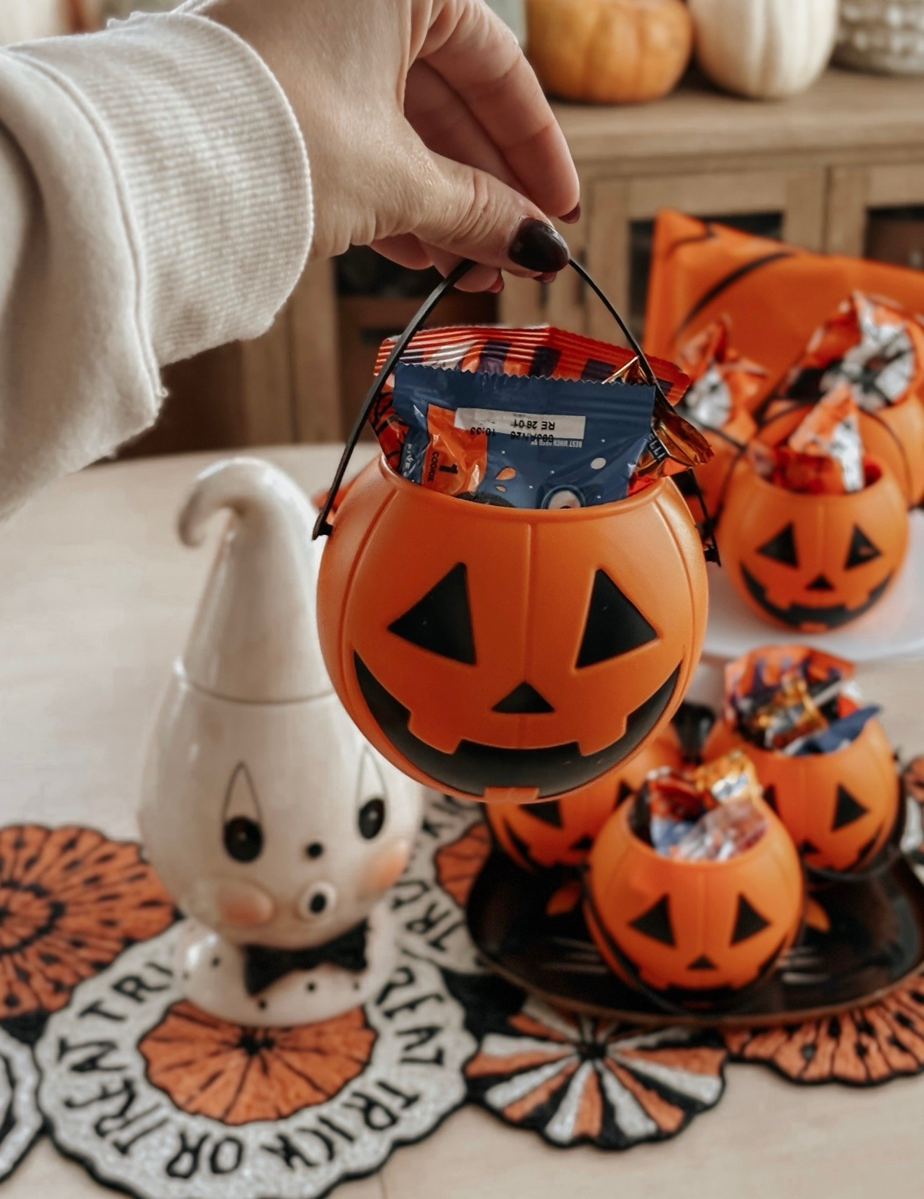 These cutie baby pumpkin buckets are so good, I keep a few extras on hand for little gifts & movie night snack buckets!!