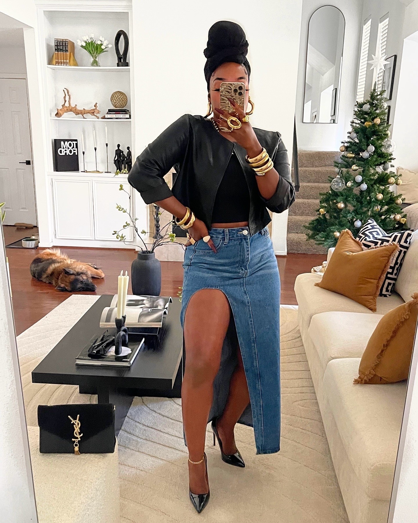 Restyled my denim skirt for the colder months 💙🖤

#LTKootd #LTKFindsUnder100 #LTKSeasonal