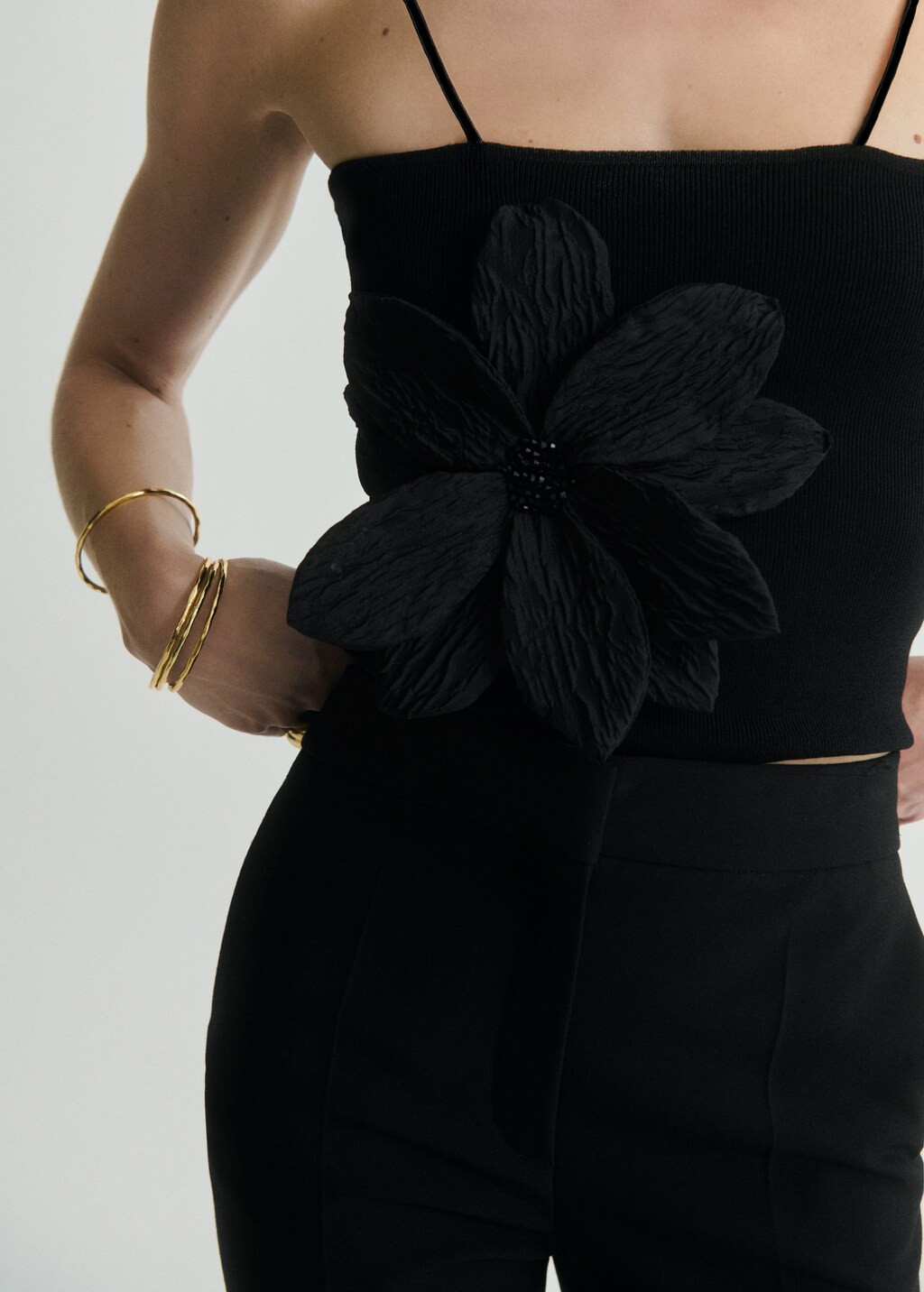 Bandeau top with maxi flower detail - Women | MANGO United Kingdom | MANGO (UK)