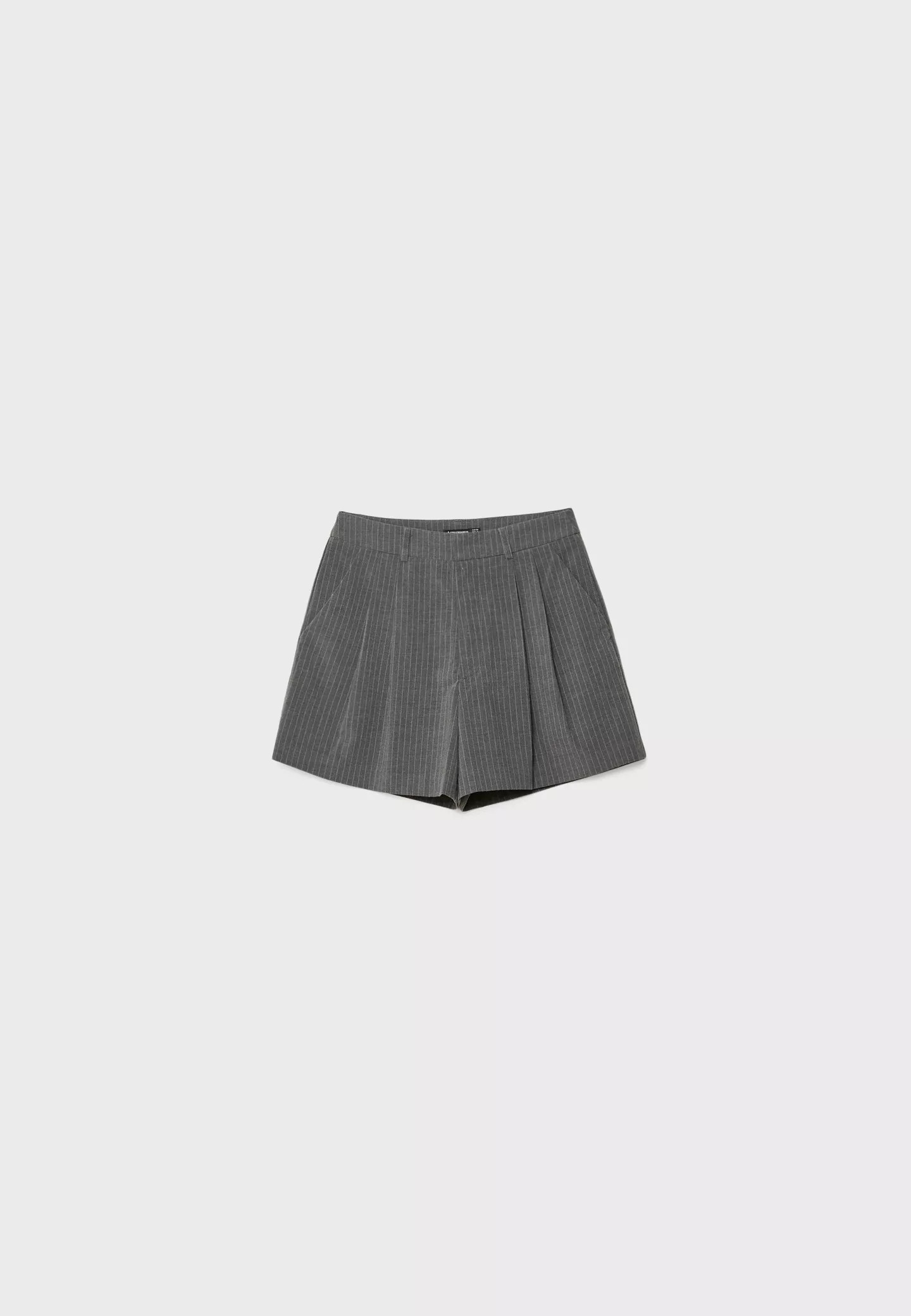 Short de ville à pinces rayé - Mode femme | Stradivarius France | Stradivarius (FR)