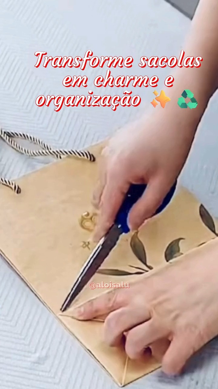 
Organizador de luxo com sacola de papelão ✨♻️ DIY fácil e elegante!
Transformei uma simples sacola de papelão em um organizador super charmoso e funcional – perfeito para maquiagem, bijuterias ou itens de escritório. ✨♻️
Usei apenas materiais acessíveis e reaproveitados, com um acabamento cheio de charme e elegância, para você decorar, organizar e até criar uma renda extra com peças sustentáveis.
Salve este post para fazer depois, compartilhe com quem ama DIY e comenta como você usaria esse organizador na sua casa.
Quer mais ideias criativas e fáceis de reproduzir? Me siga aqui na LTK para não perder os próximos tutoriais. #diy #artesanato #organizacao #empreendedorismo #reciclagemcriativa #reutilizar #upcycling #decoracao #homedecor #organizadores #ideiascriativas #façavocêmesmo #sustentabilidade #ecofriendly #recycledcrafts #craftideas #diyprojects #upcycle #organizationideas #homeorganization #homedecorideas
 

 #LTKhome #LTKdicadeestilo #LTKguiadepresente