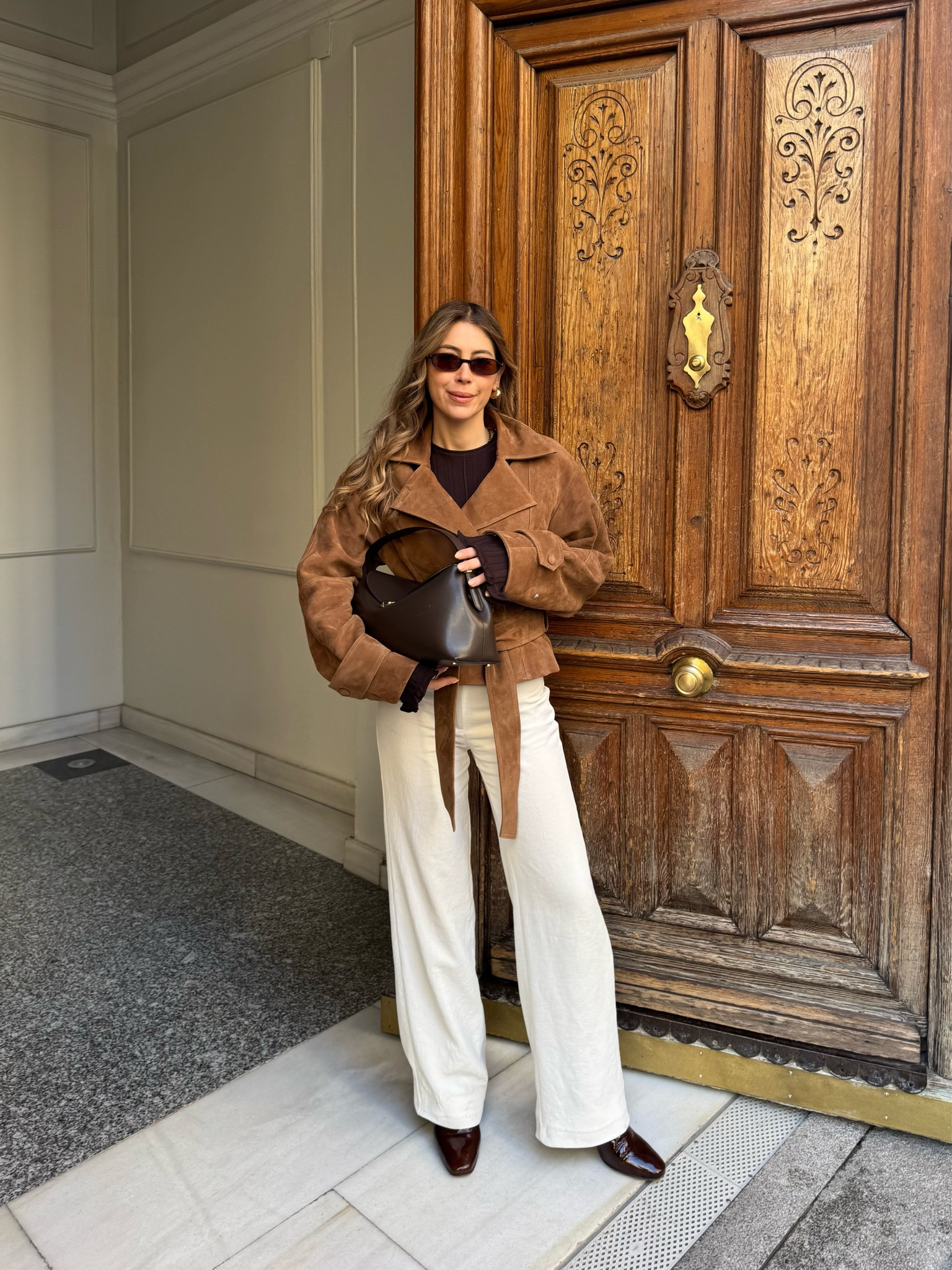 Suede Jacket love 🤎

Wildlederjacke, white pants, toteme t-lock, brown leather bag, brown shaded,


#LTKeurope #LTKwinter #LTKstyletip