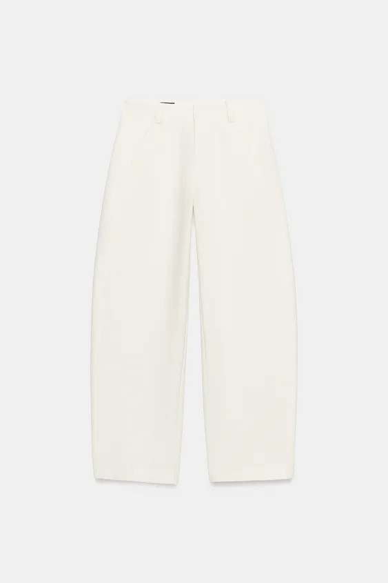 Model height: 174 cmMid-waist trousers featuring front pockets and rear patch pockets. Loose fit,... | Zara IT