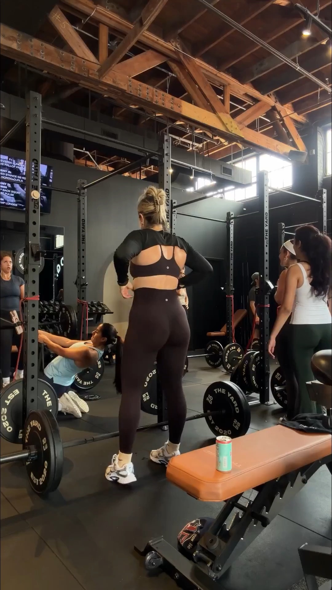 Loving a brown set>>> 
5’8 Wearing size: 
Top: 8 
Bottoms: 6 
Arm cover: large 


#LTKActive #LTKootd #LTKfitnessgoals