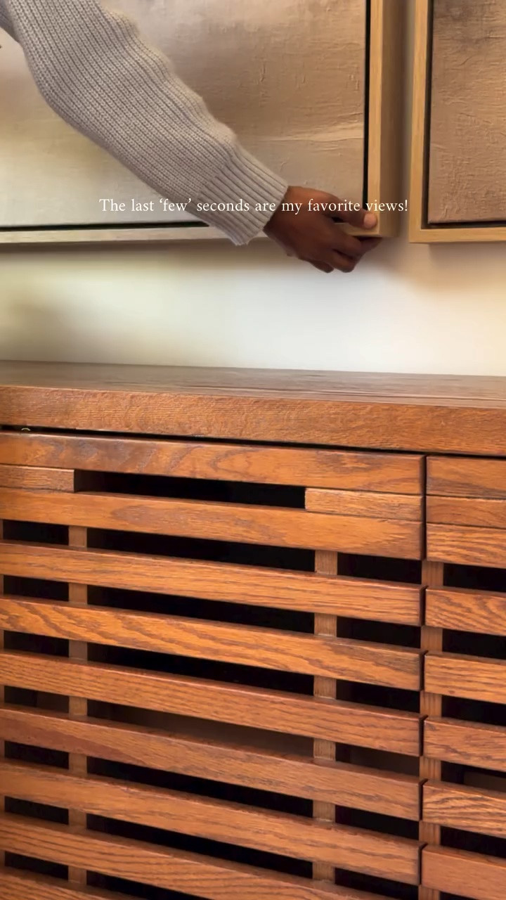 Comment “Console” and I’ll send you the link to this piece 🤎

I wanted this corner to feel warm, grounded, and a little elevated without overwhelming the room — and this slatted oak media console was exactly the piece that tied everything together.

The texture, wood tone, and clean lines make it feel timeless while still adding so much character to the space. One of those pieces that quietly changes the whole vibe of a room ✨

From daytime brightness to the cozy nighttime glow… this corner has quickly become one of my favorites.

Featuring the HERNEST Ingrid Slatted TV Stand￼ inspired by warm oak textures and vintage-modern design details. (Hernest￼)

#mediaconsole #livingroomdecor #neutralhome #organichome #transitionalstyle homedecorideas oakfurniture interiorstyling warmminimalism homeinspo