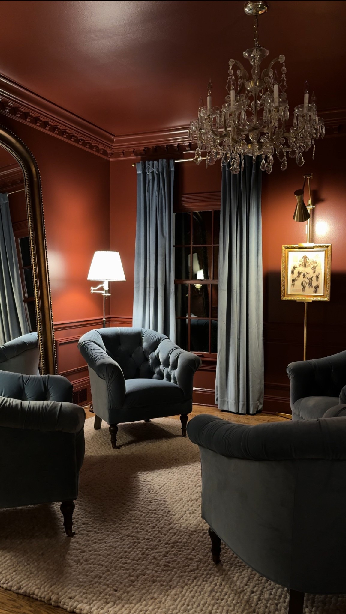 The lounge at night (when I think it’s really her time to shine 🤩)