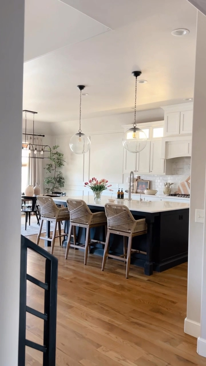 Spring decor home #springdecor #spring2025 

#LTKSeasonal #LTKHome