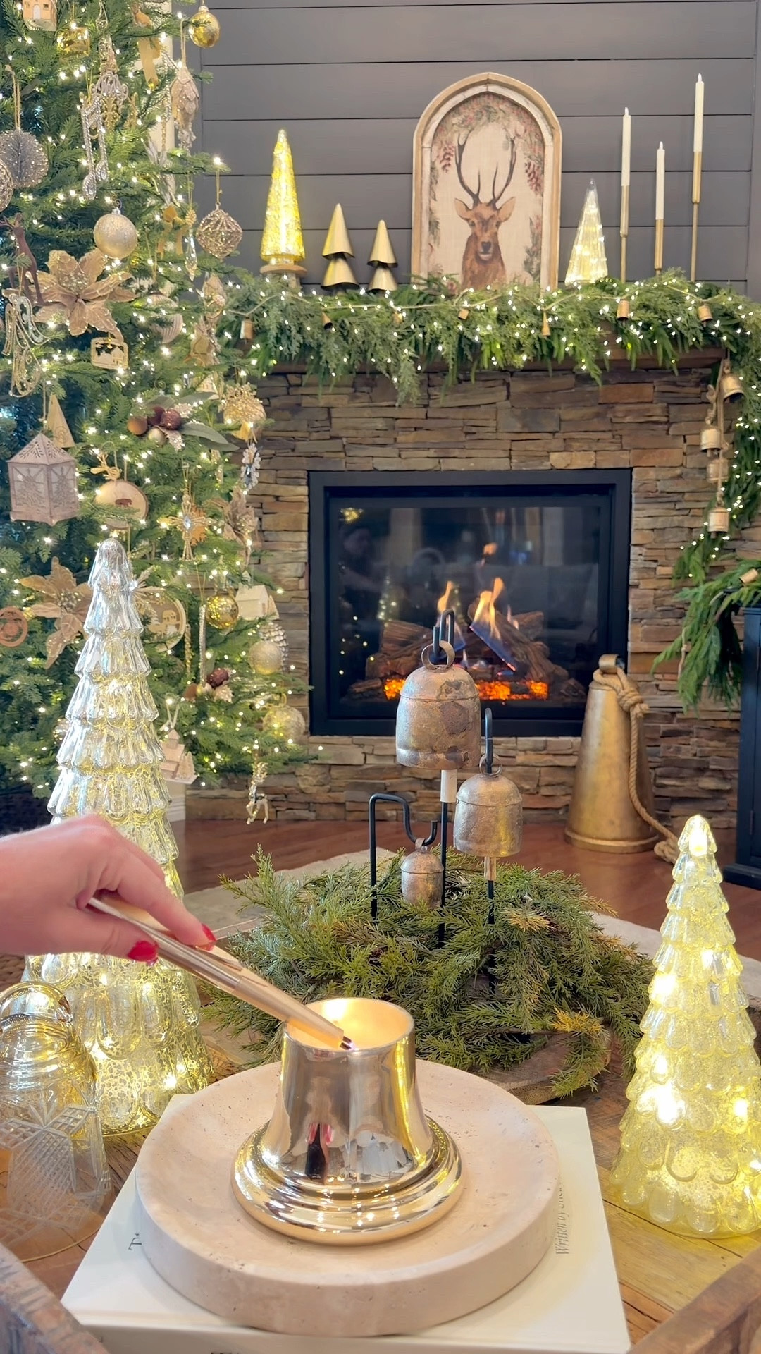  Christmas display🎄🔔

https://rareearthmercantile.com/products/round-travertine-tray?_pos=1&_sid=698fd13d0&_ss=r