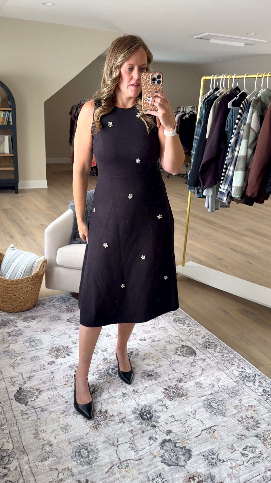 Perfect, classic holiday dress! 

#LTKOver40 #LTKHoliday #LTKMidsize