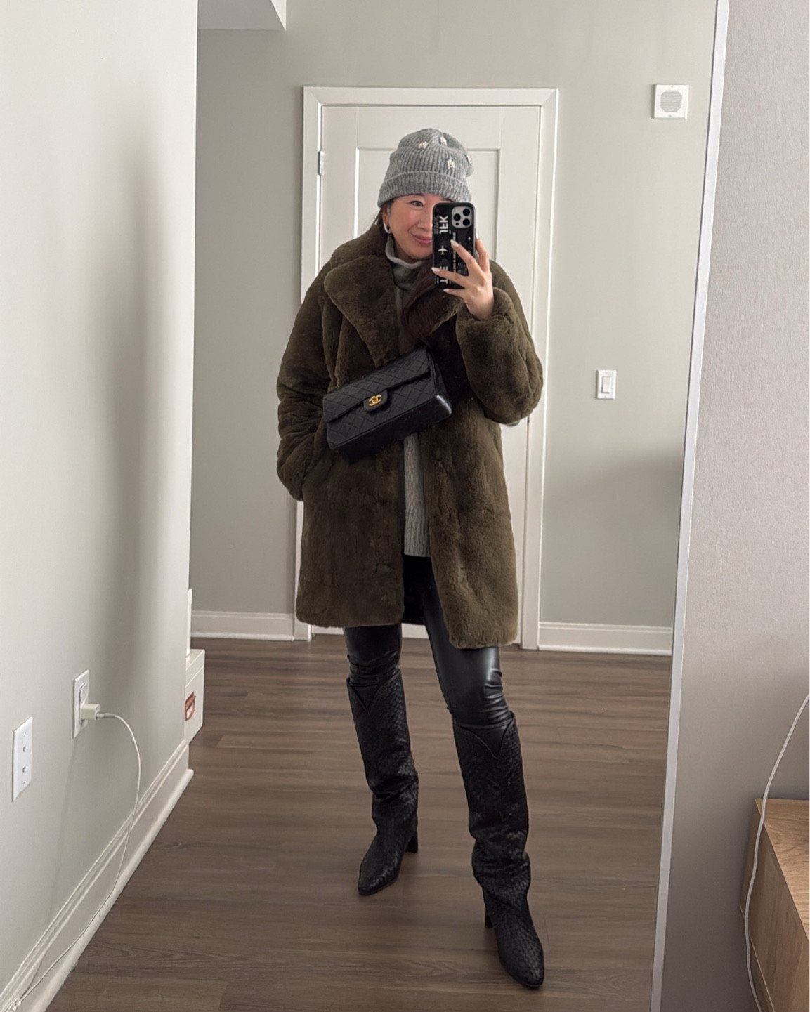 Faux fur coat in olive green 🫶 