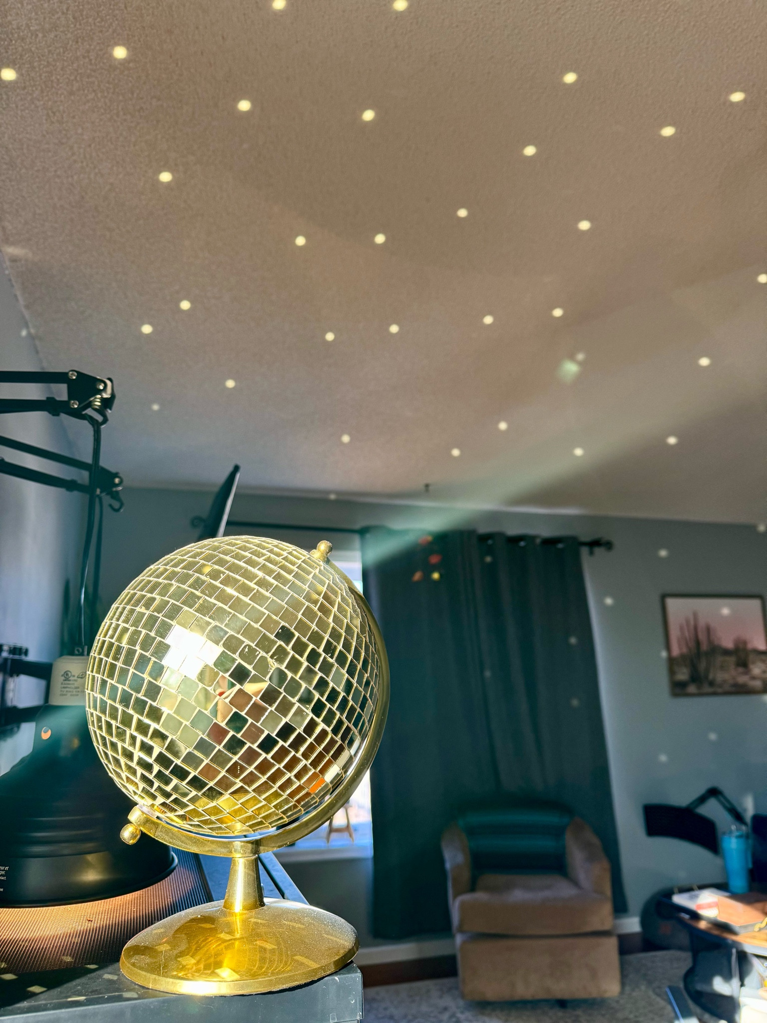 This disco ball makes my entire room so beautiful😍 #homedecor #home #disco

#LTKHome