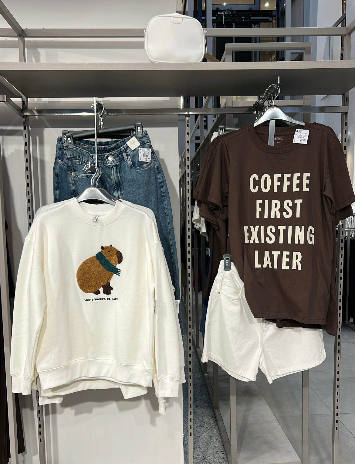 Nossa mascote Capi marcando presença na Renner 