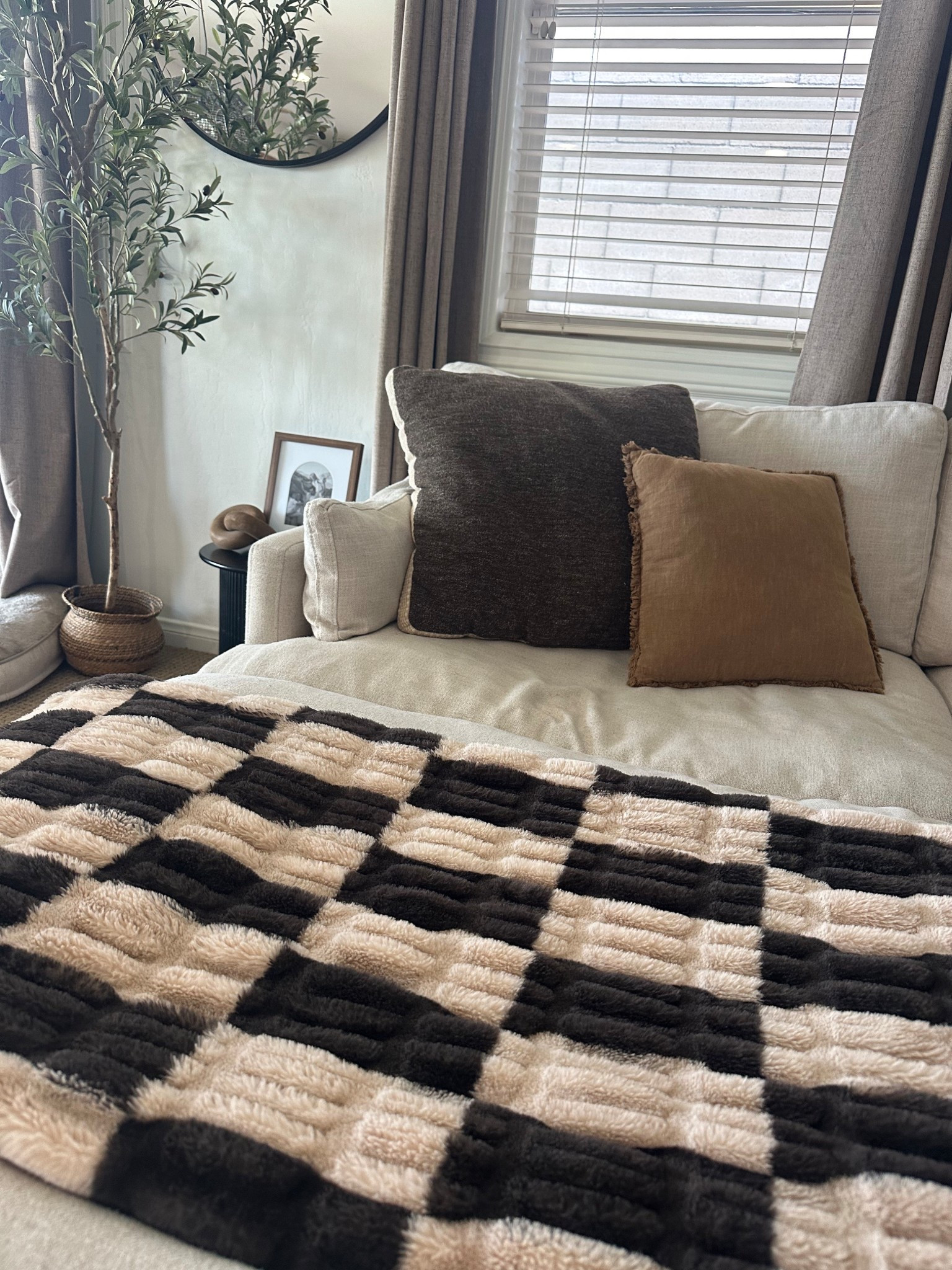 The softest blankets you’ll ever own, take advantage of this sale!!!  

USE CODE: SPRING50