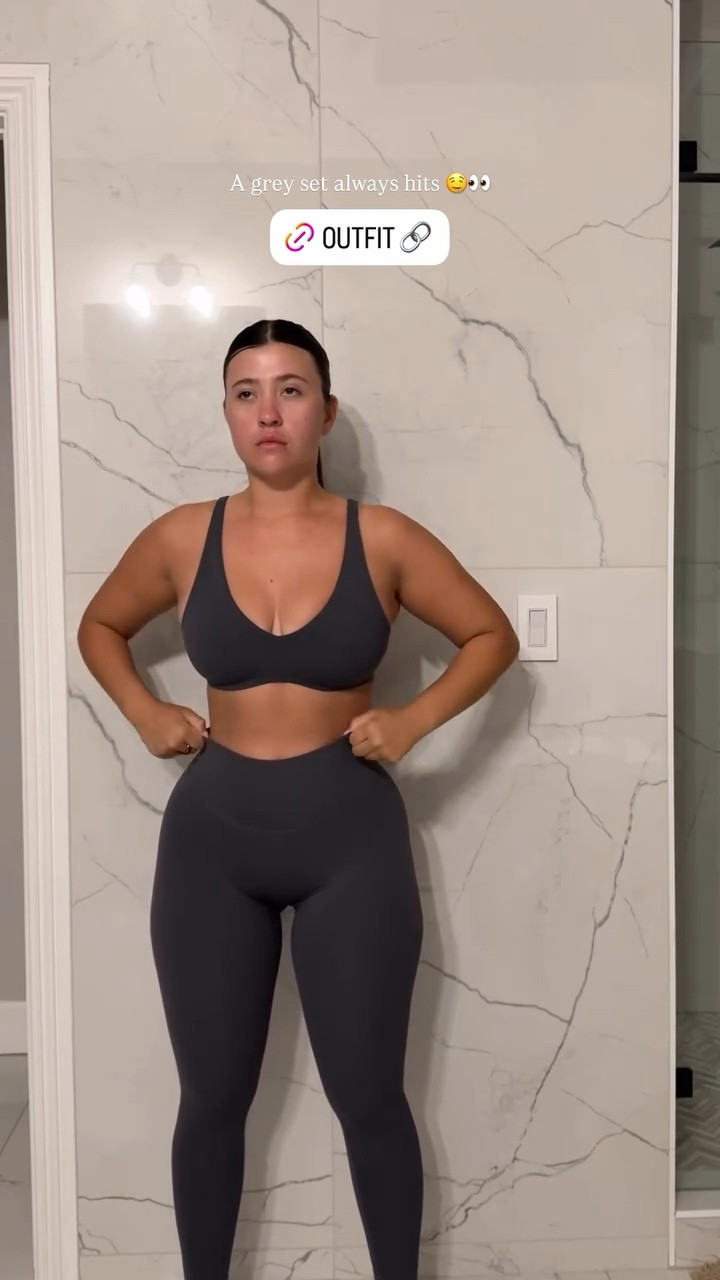 A grey set always hits 🤤👀 @paragonfitwear