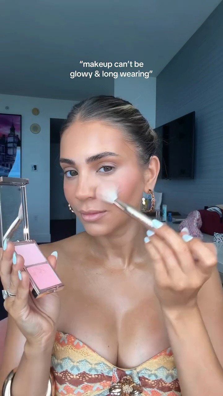 two things I know: glowy skin and longwear makeup 💗

@maccosmetics foundation serumizer 
@makeupbymario f4 brush
@hungvanngobeauty bronzer balm 
@patricktabeauty blushes and transition blushes 
@caliray hell or high water tubing mascara 
@morphebrushes setting spray
@koparibeauty spf glowy mist
 
Wearing @windsorstore dress and jewelry 🧡

#summermakeup #humidityproofmakeup #worldstop #longwearmakeup #bodyglow
