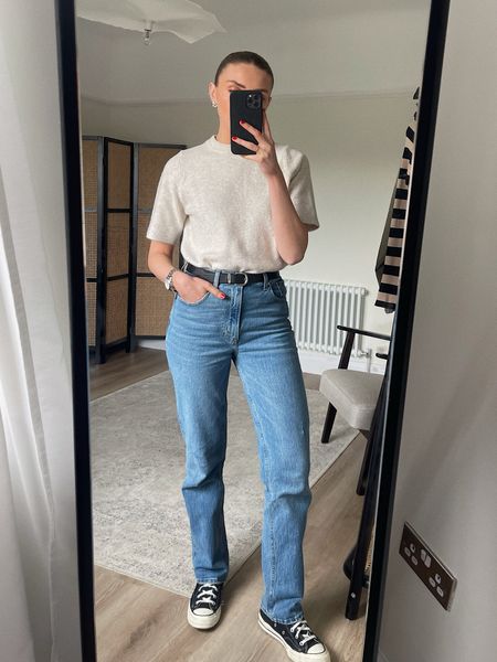 Today’s OOTD
Size 12 in the New Look short sleeve knit, this runs small so size up

26 Reg in the Abercrombie ultra high 90s straight jeans in ‘medium’ 
Store Item: 155-555-2982-278
Web Item: 311431/155-2644-2982-278
Im  5ft 6 for an idea of the length
Converse chuck 70 hi-top






#LTKSeasonal